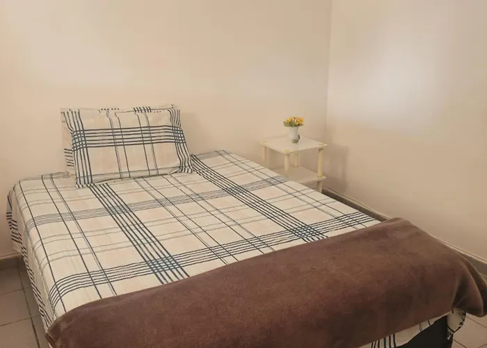 Quarto Disponivel Em Sobrado